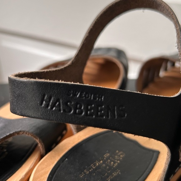 Swedish Hasbeens Woven Black Low Heel Clogs - Picture 3 of 10